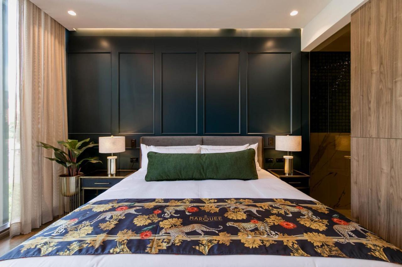 Hotel Marquee 메딜린 외부 사진 A bedroom at the hotel