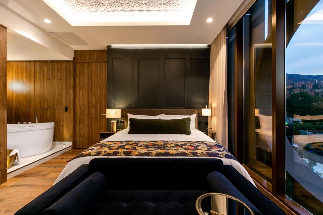 Hotel Marquee 메딜린 외부 사진 The hotel's suites