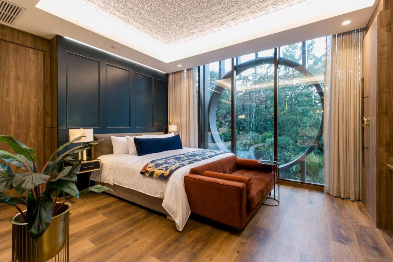 Hotel Marquee 메딜린 외부 사진 A bedroom at the hotel