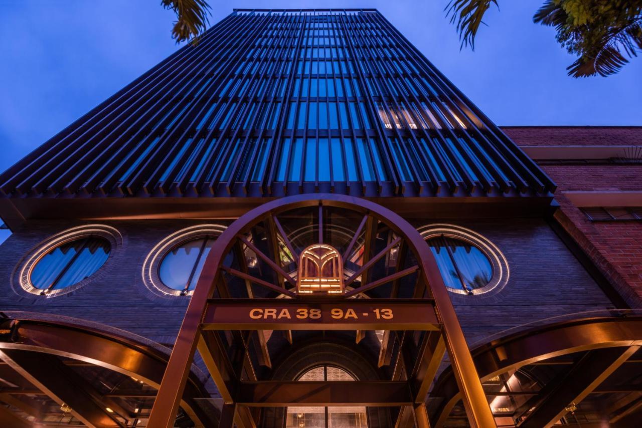 Hotel Marquee 메딜린 외부 사진 The building's entrance