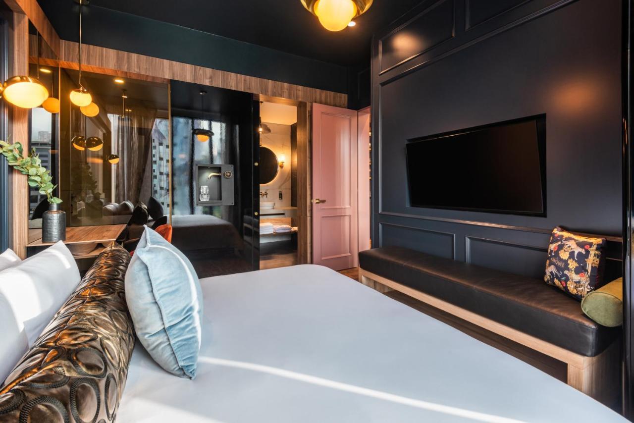 Hotel Marquee 메딜린 외부 사진 A room at the hotel