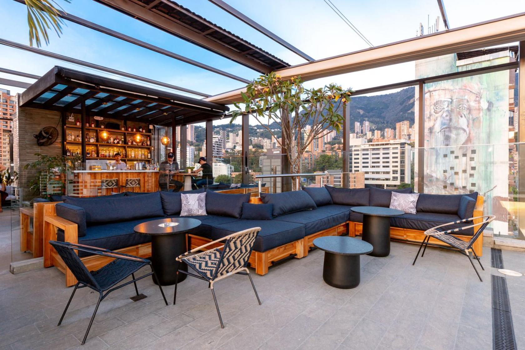 Hotel Marquee 메딜린 외부 사진 The Sky Bar